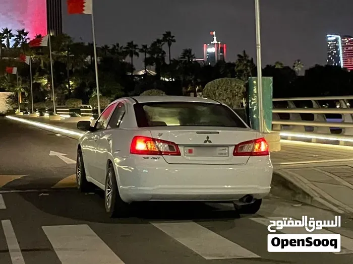 Mitsubishi Galant 2009 photo 2