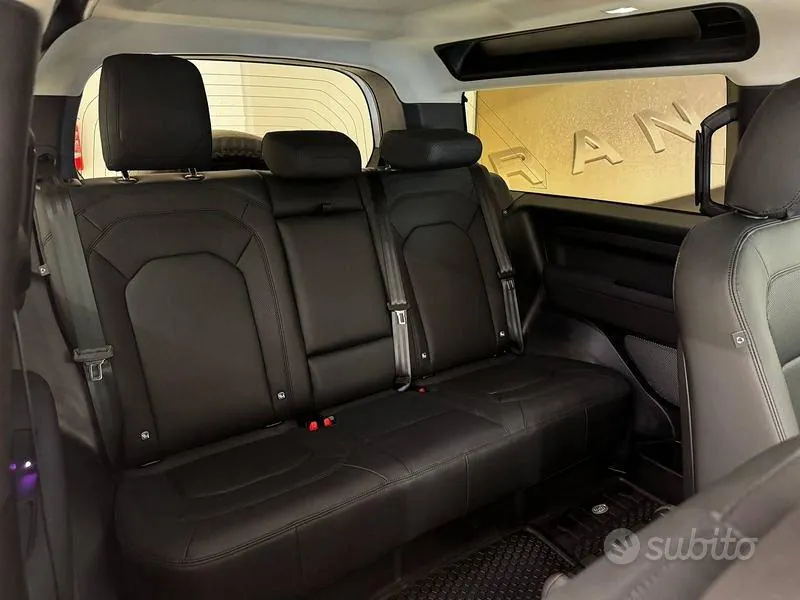 Land Rover Defender 2023 photo 5