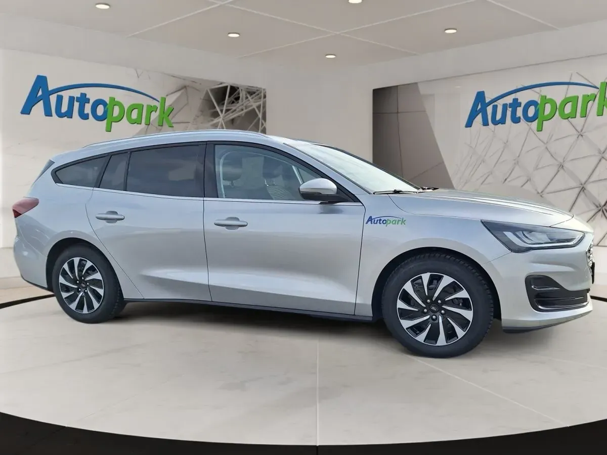 Ford Focus 2025 photo 3