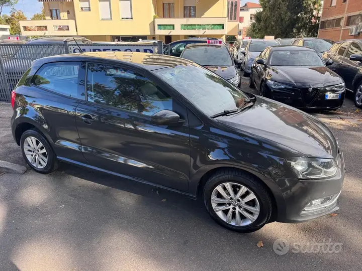 Volkswagen Polo 2015 photo 2