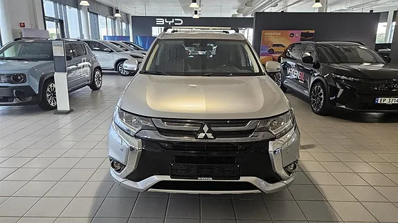 Mitsubishi Outlander 2018 photo 2