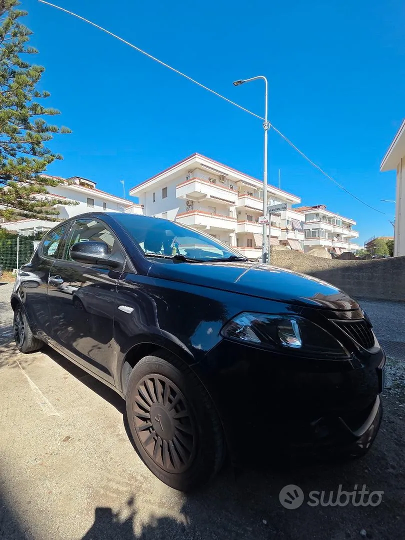 Lancia Ypsilon 2022 photo 2