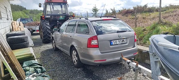 Skoda Octavia 2011 photo 2