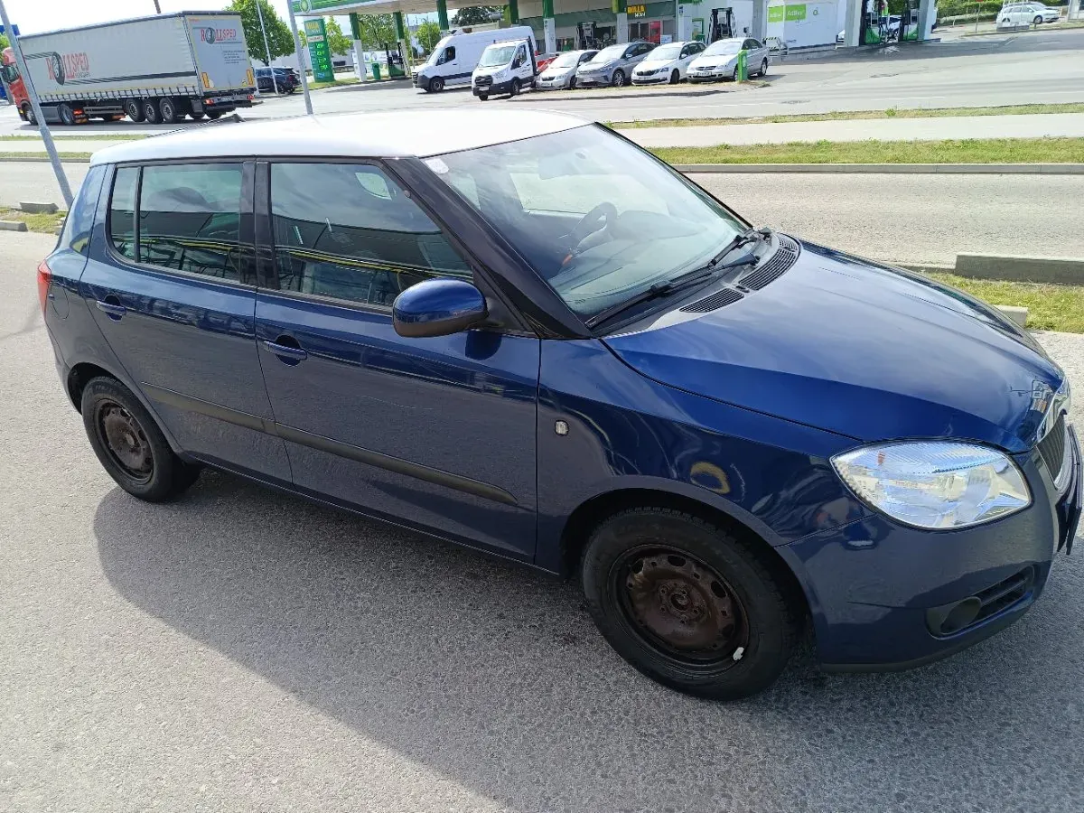 Skoda Fabia 2008 photo 2