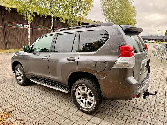 Toyota Land Cruiser 2010 photo 5