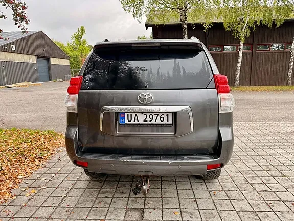 Toyota Land Cruiser 2010 photo 4