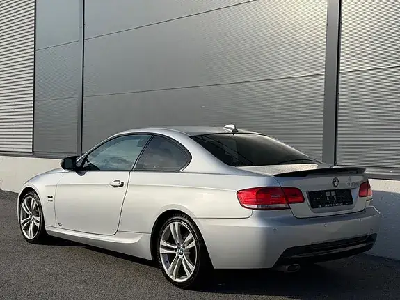 BMW 320D 2010 photo 4