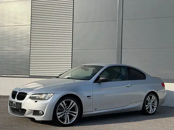 BMW 320D 2010 photo 2