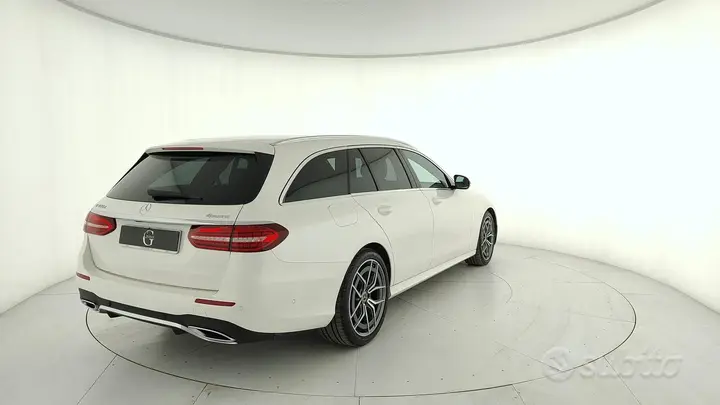 Mercedes-Benz E-Class 2023 photo 3
