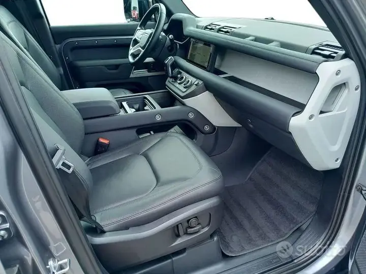 Land Rover Defender 2023 photo 3