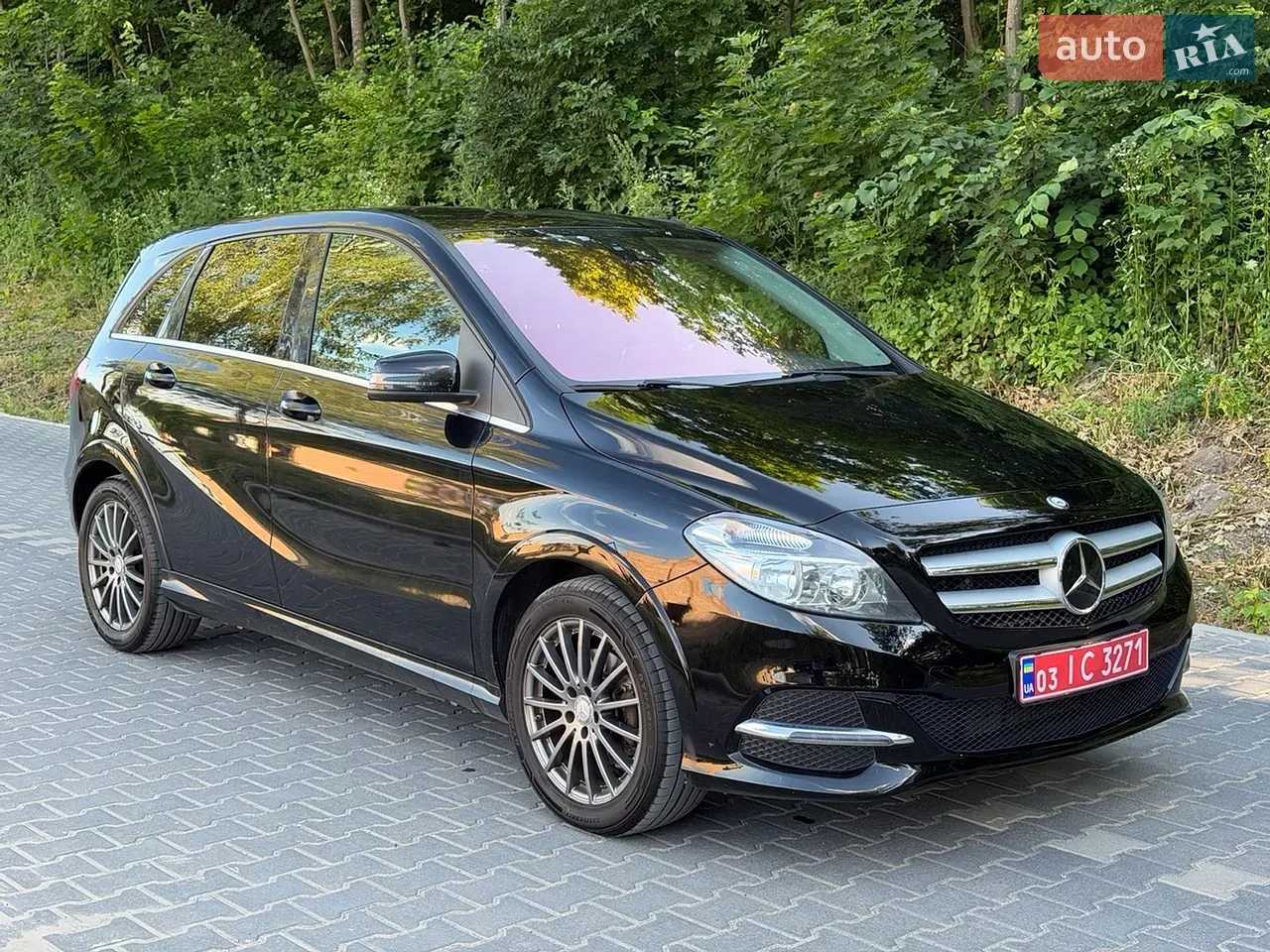 Mercedes-Benz B-Class 2015 photo 2