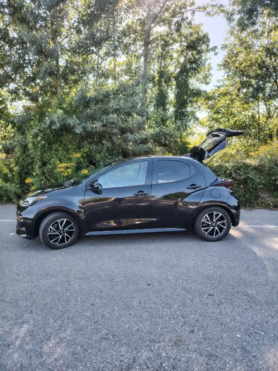 Toyota Yaris 2023 photo 2
