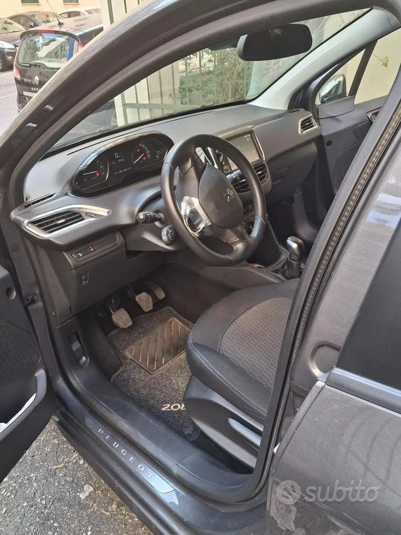 Peugeot 208 2019 photo 4