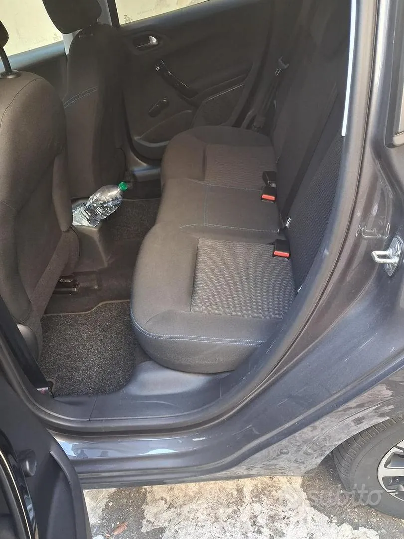 Peugeot 208 2019 photo 5