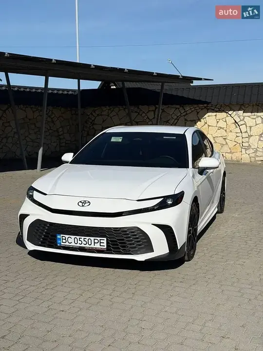 Toyota Camry 2025 photo 2