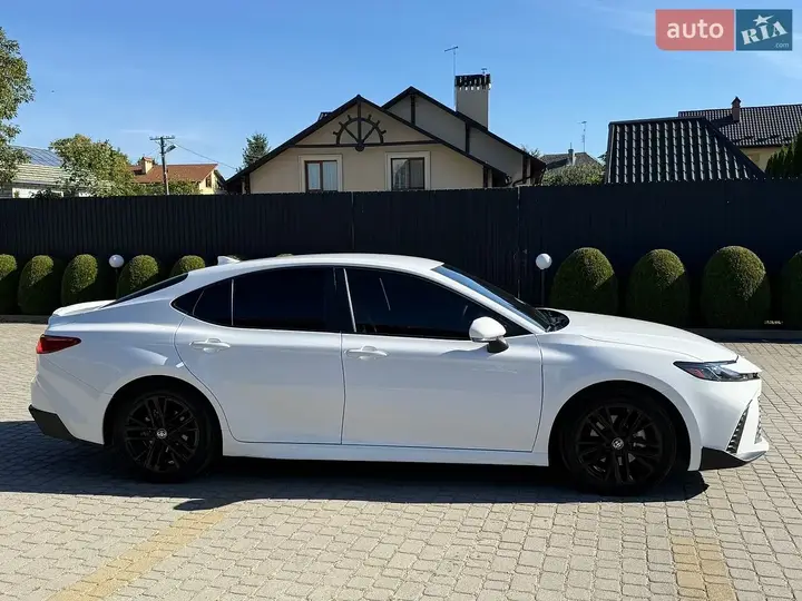 Toyota Camry 2025 photo 4