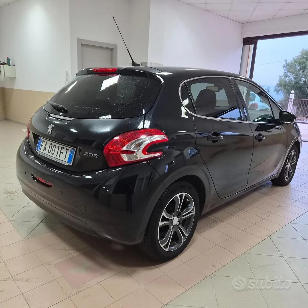 Peugeot 208 2015 photo 5