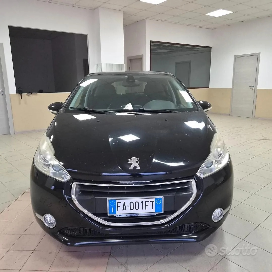 Peugeot 208 2015 photo 2