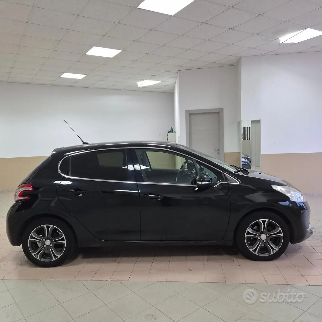 Peugeot 208 2015 photo 4