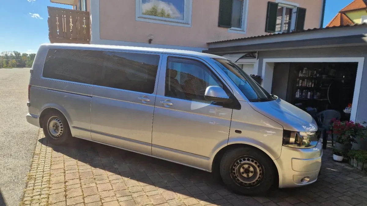 Volkswagen Caravelle 2011 photo 2