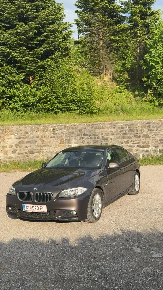 BMW 5 Series 2012 photo 2