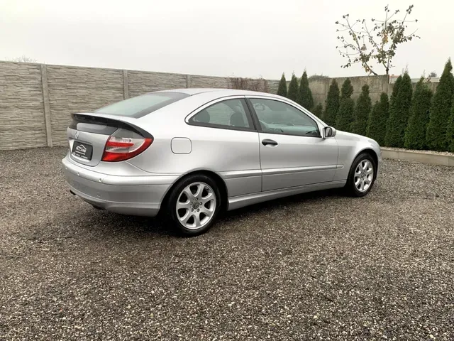 Mercedes-Benz C-Class Coupe 2006 photo 4