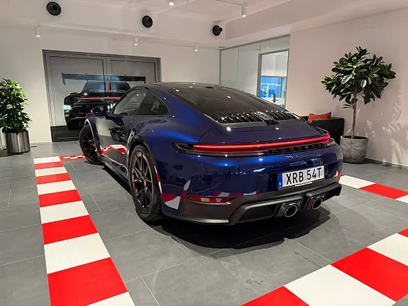 Porsche 911 Carrera 4 Gts 2026 photo 3