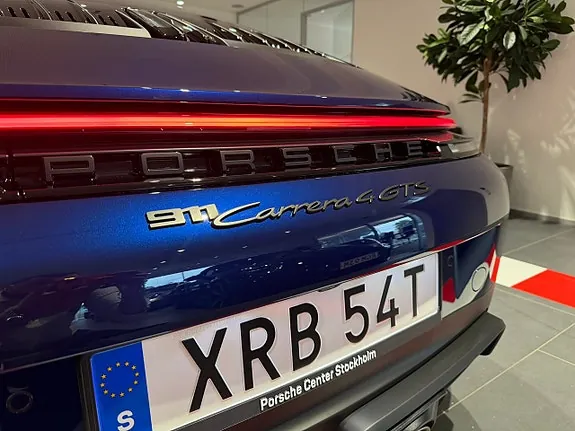 Porsche 911 Carrera 4 Gts 2026 photo 5