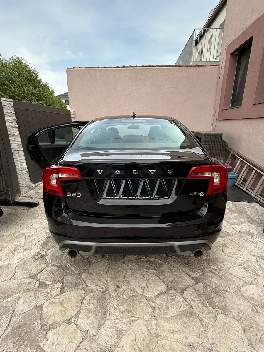 Volvo S60 2013 photo 2