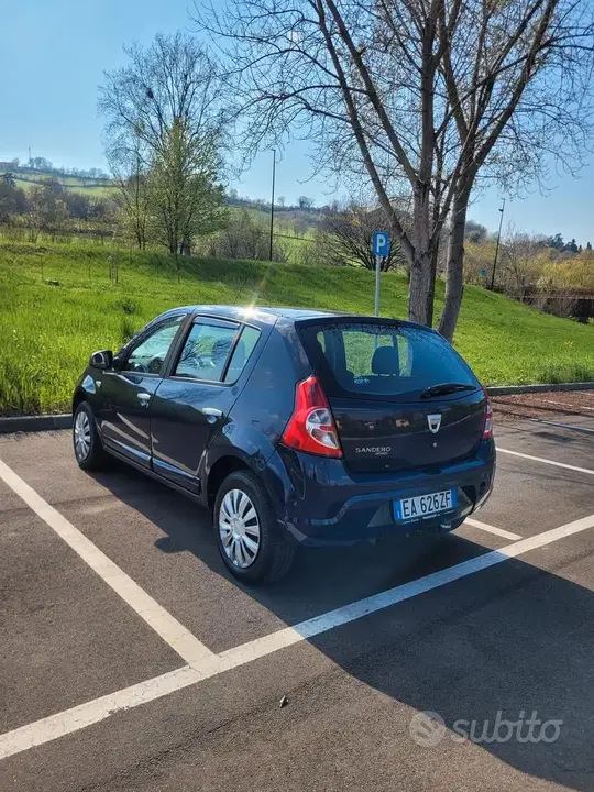 Dacia Sandero 2010 photo 4