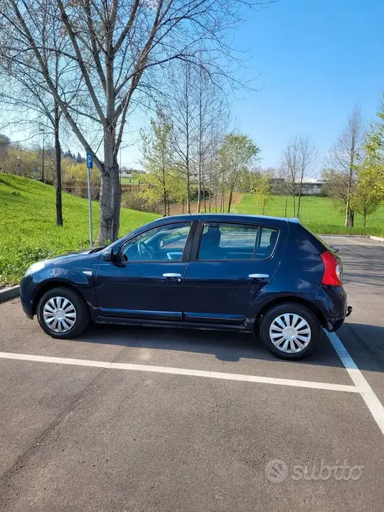 Dacia Sandero 2010 photo 3