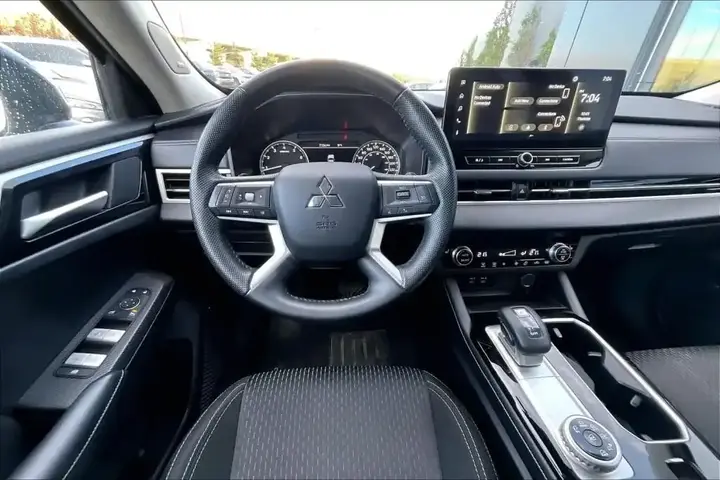 Mitsubishi Outlander 2025 photo 5