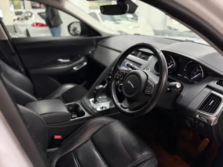 Jaguar E-Pace 2019 photo 3
