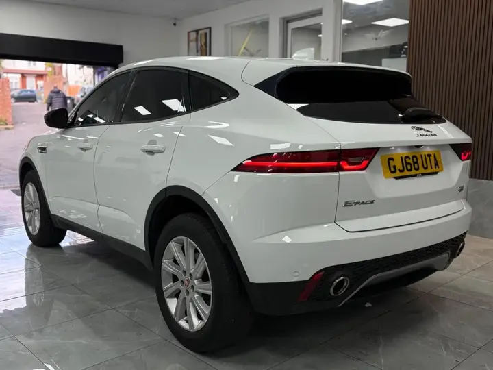 Jaguar E-Pace 2019 photo 2