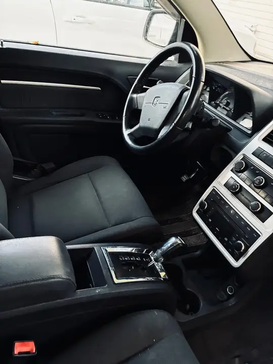 Dodge Journey 2010 photo 2