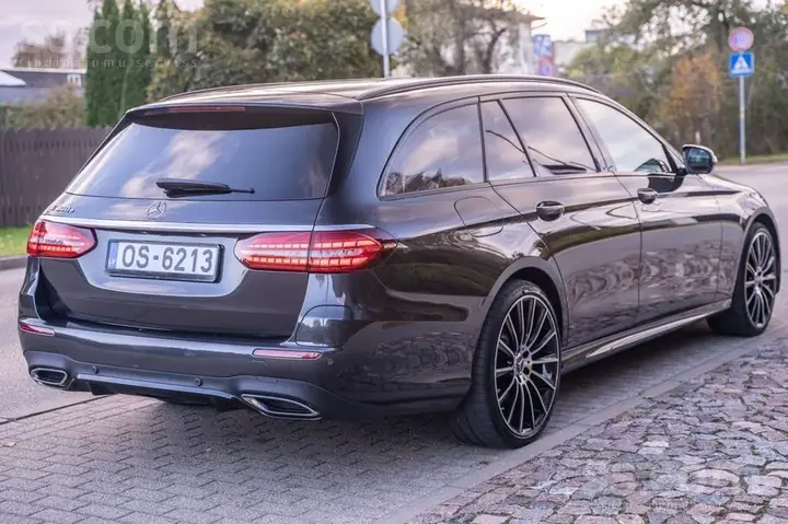 Mercedes-Benz E300 2022 photo 4