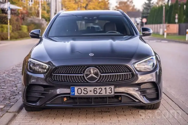 Mercedes-Benz E300 2022 photo 2