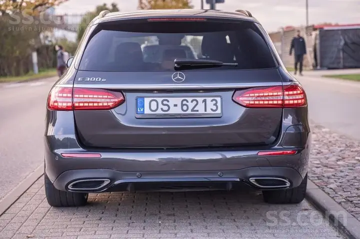 Mercedes-Benz E300 2022 photo 5