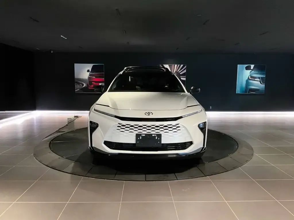 Toyota Crown 2025 photo 2