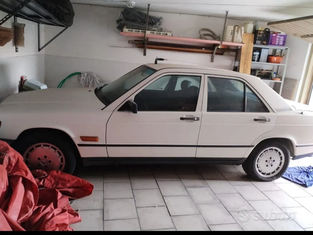 Mercedes-Benz 190E 1985 photo 2