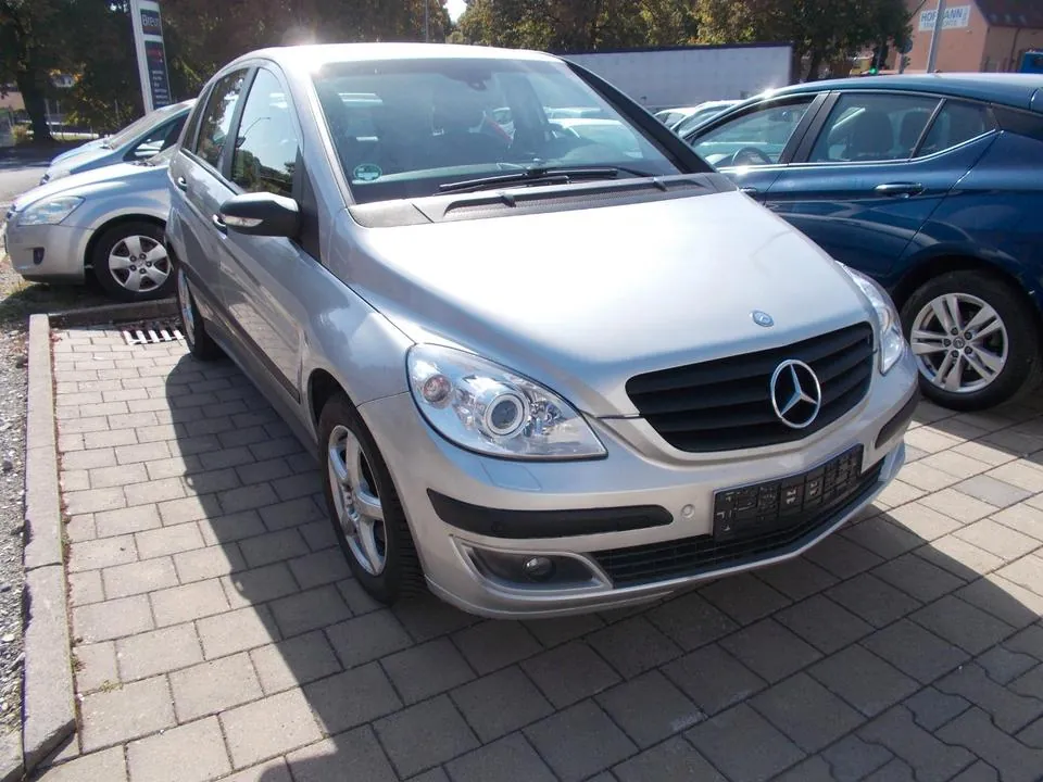 Mercedes-Benz B 200