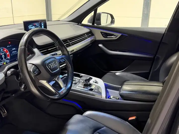 Audi Q7 2016 photo 2