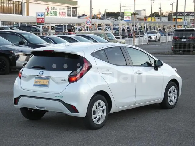 Toyota Aqua 2024 photo 2