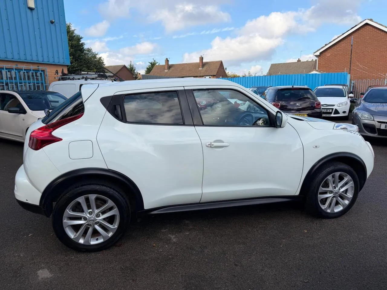Nissan Juke 2012 photo 2