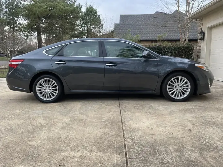 Toyota Avalon 2013 photo 2