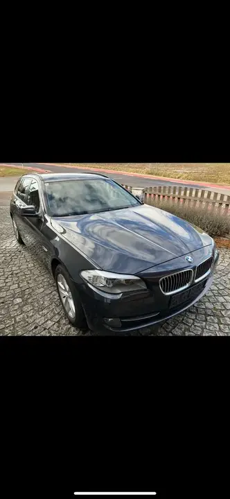 BMW 5 Series 2011 photo 2
