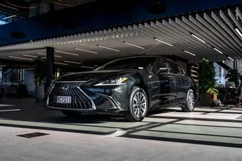 Lexus Es 300H 2025 photo 2