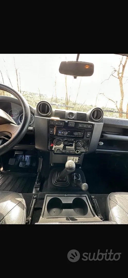 Land Rover Defender 2016 photo 2