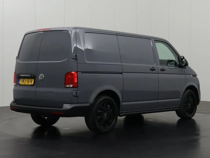 Volkswagen Transporter 2021 photo 2