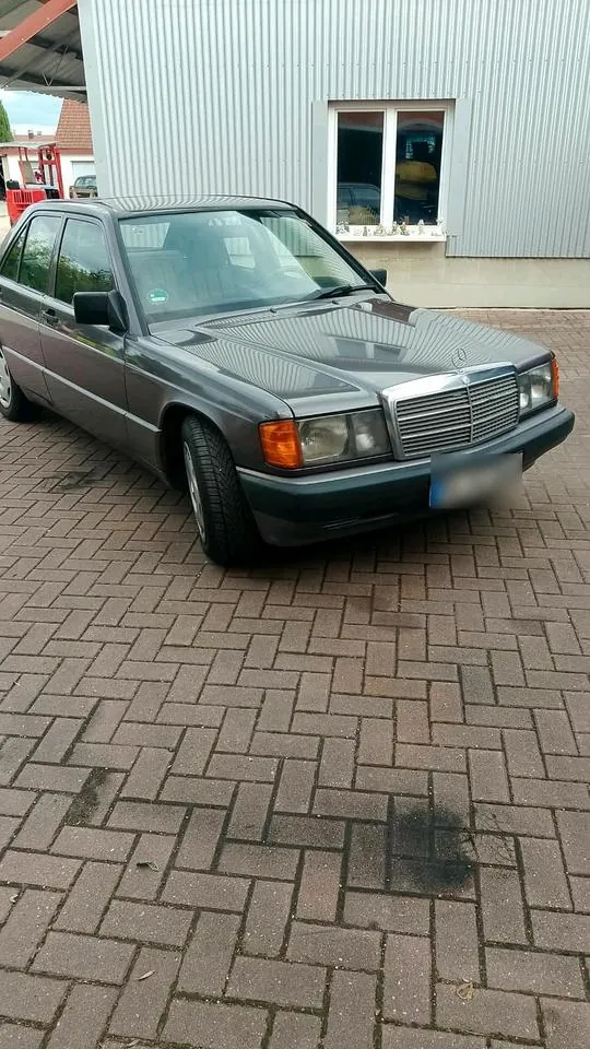 Mercedes-Benz 190E